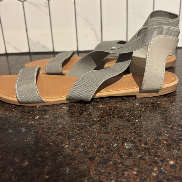 DREAM PAIRS womens ELATICA-6 flat sandal, size 7, gray - Picture 5 of 6